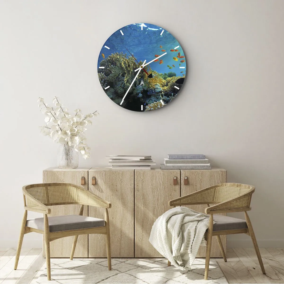 Väggklocka - Klocka på glas - Färgglada korallrev med fisk i solens strålar - 30x30cm - Undervatenskatter - Modern väggdekoration för vardagsrum, kök och sovrum ARTTOR