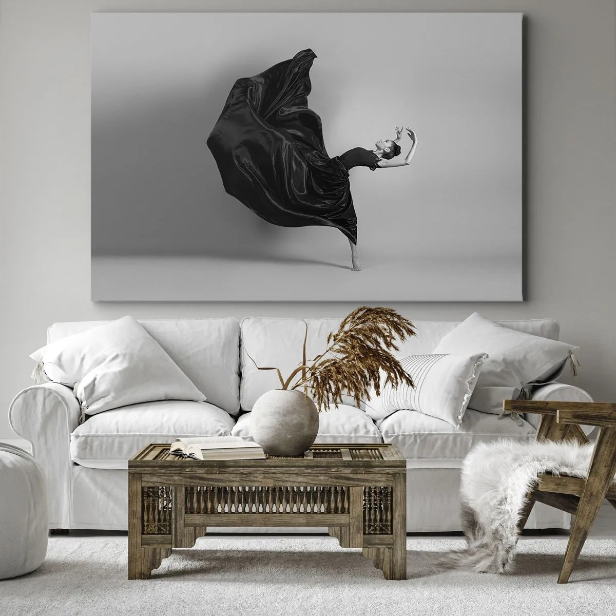 Canvastavla - Bild på duk - En elegant dansare i en svart klänning i rörelse - 70x50cm - Bevingad av musiken - Modern väggdekoration för vardagsrum och sovrum ARTTOR