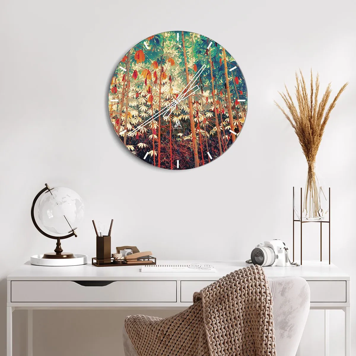 Väggklocka - Klocka på glas - Färgglad bambuskog i varmt ljus - 30x30cm - Lövbladens hemlighetsfulla liv - Modern väggdekoration för vardagsrum, kök och sovrum ARTTOR
