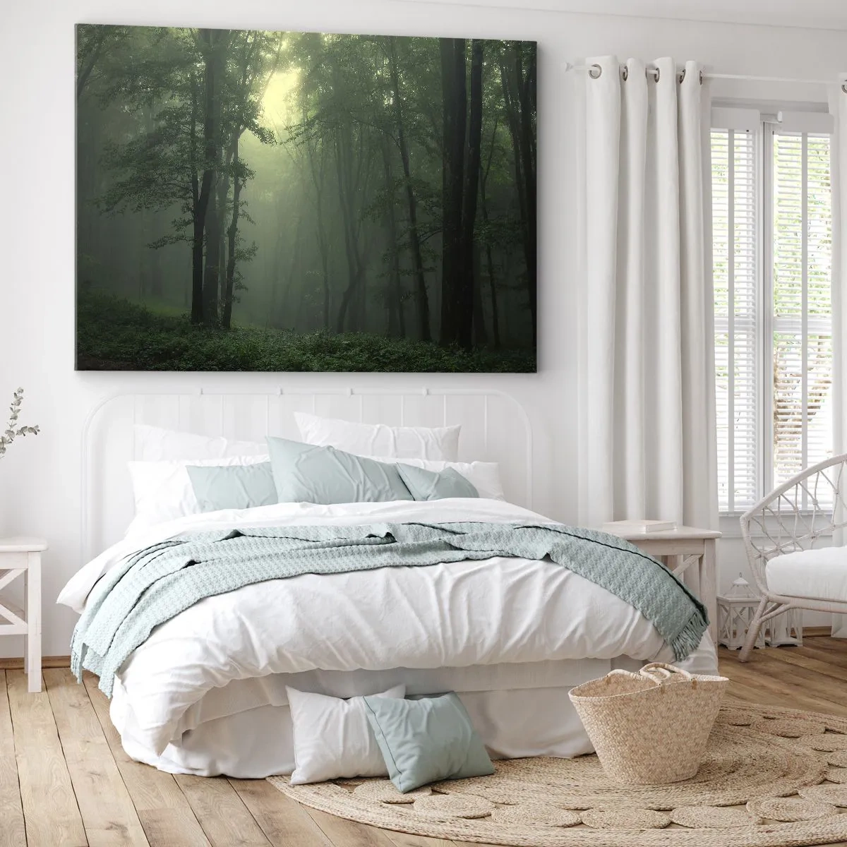 Canvastavla - Bild på duk - En grön skog på morgonen höljd i en delikat dimma - 70x50cm - Innan skogen vaknar - Modern väggdekoration för vardagsrum och sovrum ARTTOR
