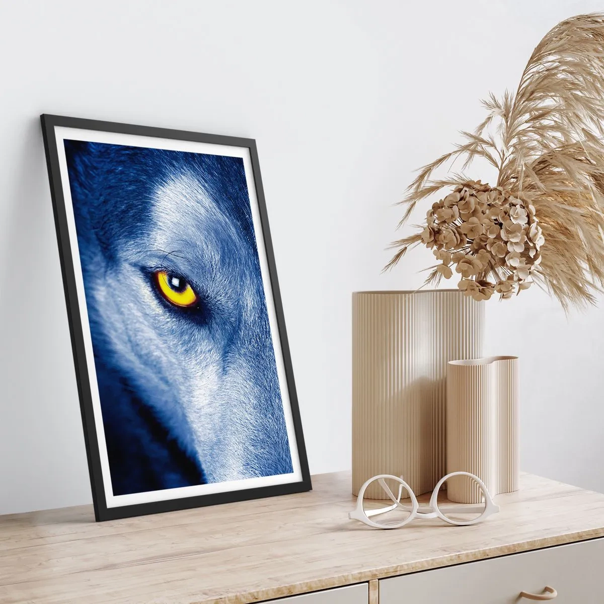 Affisch i svart ram - Hypnotiserade titt - 40x50 cm