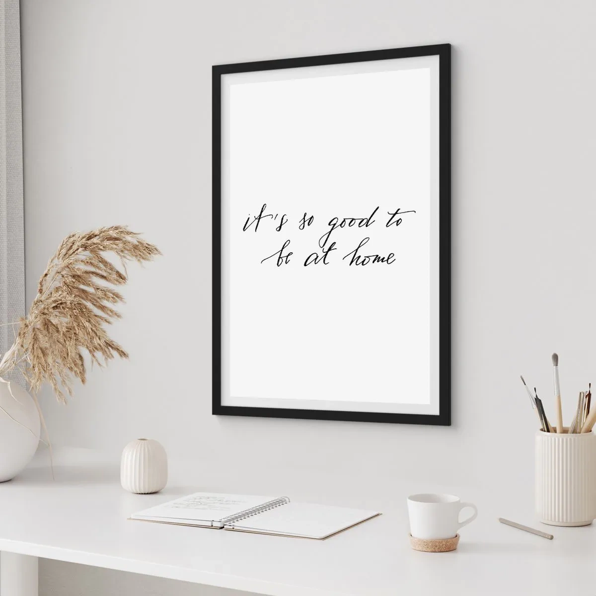 Affisch i svart ram - Citat Det är så skönt att vara hemma i minimalistisk stil - 50x70cm - Hela sanningen - Modern väggdekoration för vardagsrum och sovrum ARTTOR