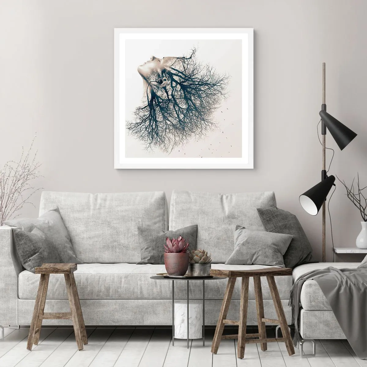 Affisch i vit ram - Lyssnar på trädens viskningar - 60x60 cm