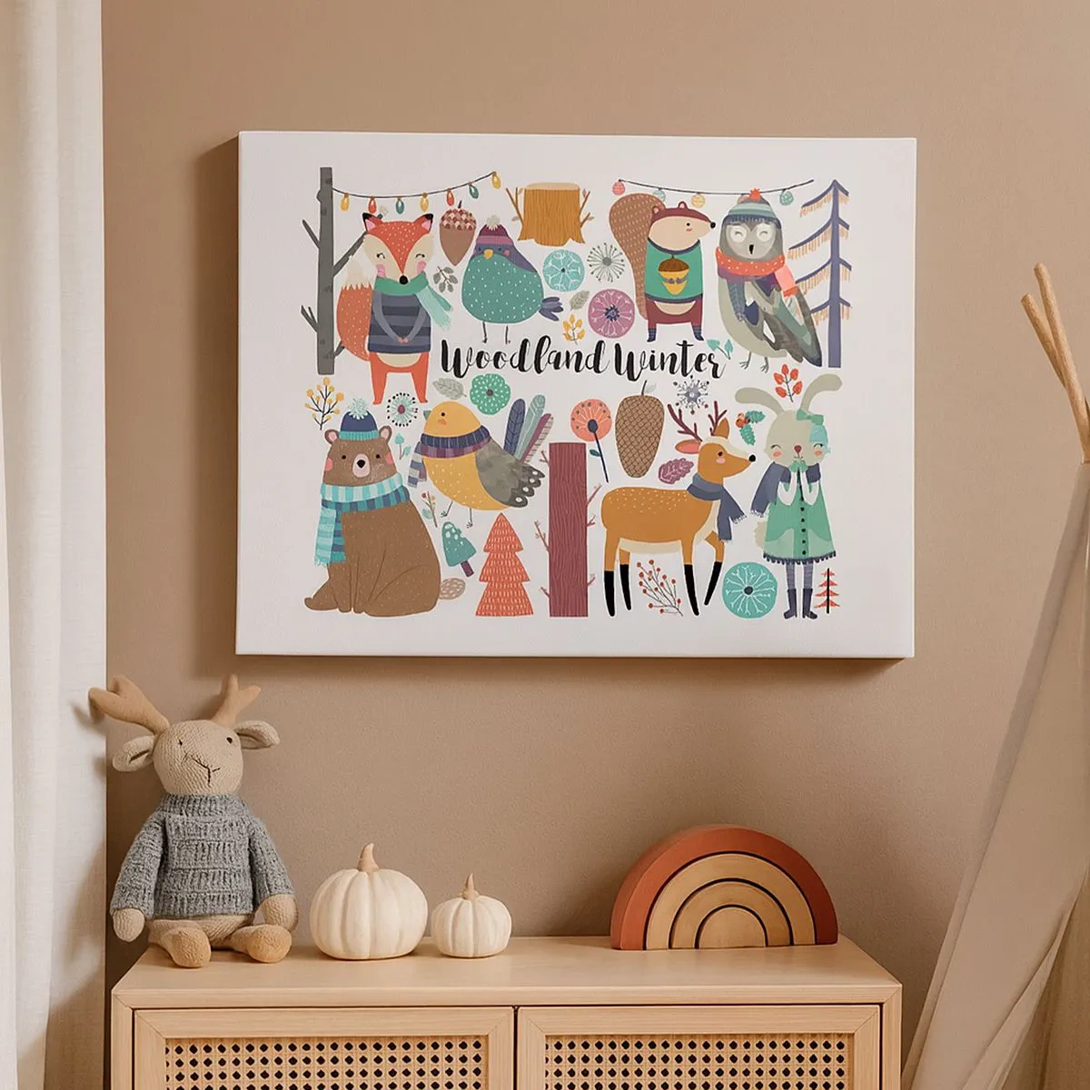 Canvastavla - Bild på duk - Vinterskogens djur i färgglad grafik - 70x50cm - Sagojul i skogen - Modern väggdekoration för vardagsrum och sovrum ARTTOR