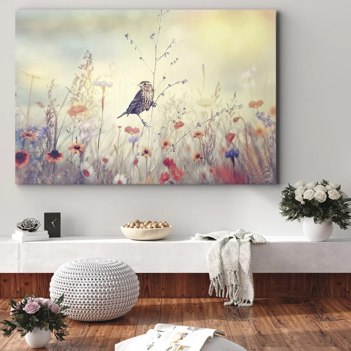 Canvastavla - Bild på duk - En fågel mot bakgrund av en färgglad äng i pastellfärger - 70x50cm - Fågelporträtt med en äng i bakgrunden - Modern väggdekoration för vardagsrum och sovrum ARTTOR