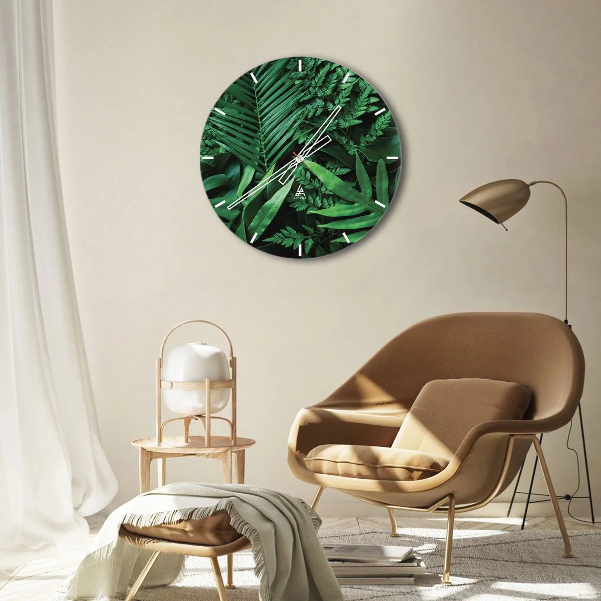 Väggklocka - Klocka på glas - Tropiska gröna blad skapar en tät, naturlig komposition - 30x30cm - Omgärdade av grönskan - Modern väggdekoration för vardagsrum, kök och sovrum ARTTOR