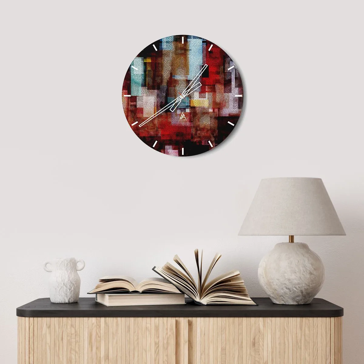 Väggklocka - Klocka på glas - Abstrakta kompositioner i nyanser av rött och guld med ett geometriskt mönster - 30x30cm - Blandat och mixat - Modern väggdekoration för vardagsrum, kök och sovrum ARTTOR