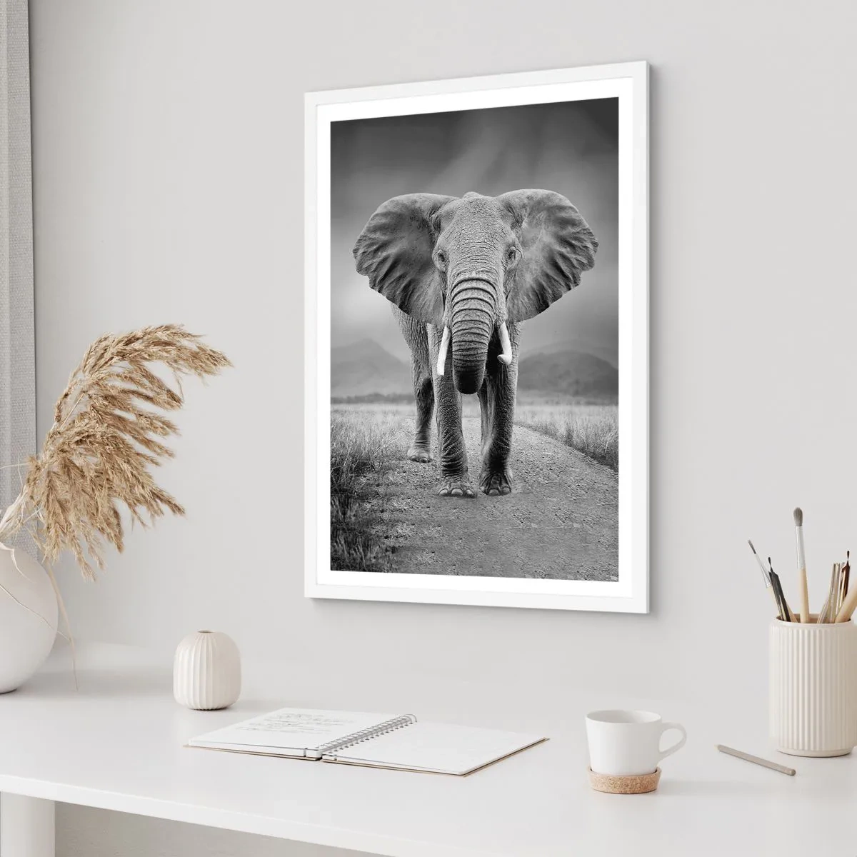 Affisch i vit ram - Värden hälsar välkommen - 61x91 cm