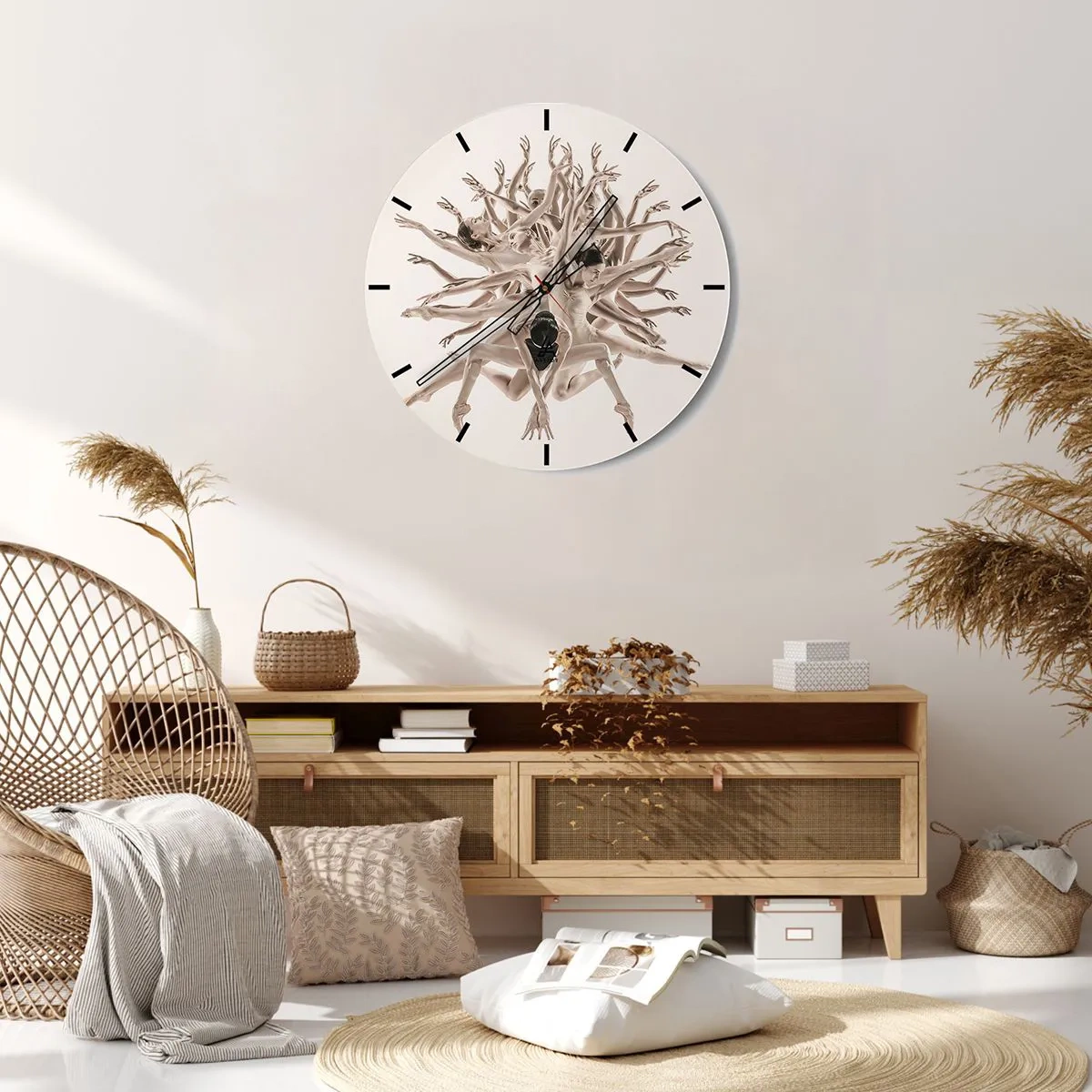 Väggklocka - Klocka på glas - En komposition av dansande silhuetter i ett dynamiskt arrangemang - 30x30cm - Blommar i dansen - Modern väggdekoration för vardagsrum, kök och sovrum ARTTOR