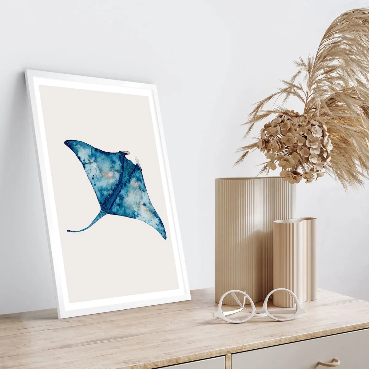 Affisch i vit ram - Liv i blått - 50x70 cm