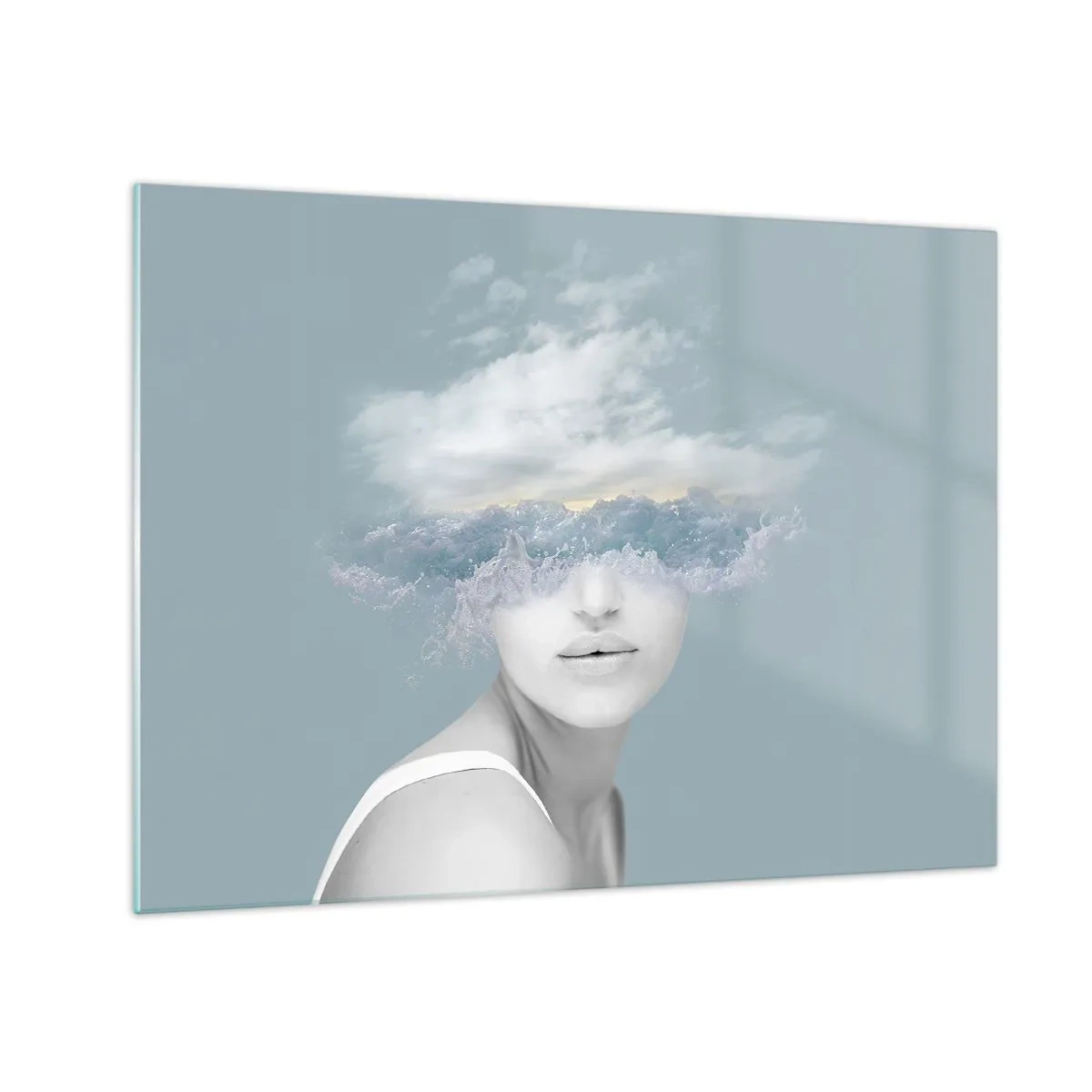 Glastavla - Bild på glas - En kvinnas ansikte smälter samman med himlen och molnen i en surrealistisk syn. - 70x50cm - Med huvudet i molnen - Modern väggdekoration för vardagsrum och sovrum ARTTOR