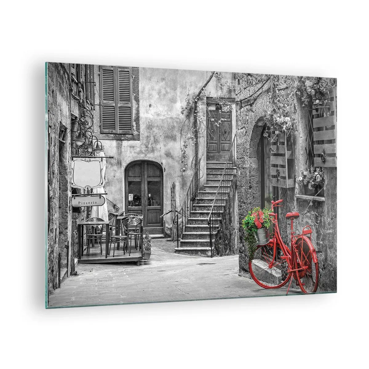 Glastavla - Bild på glas - Svartvit gata med en röd cykel - 70x50cm - Toskansk hörna - Modern väggdekoration för vardagsrum och sovrum ARTTOR