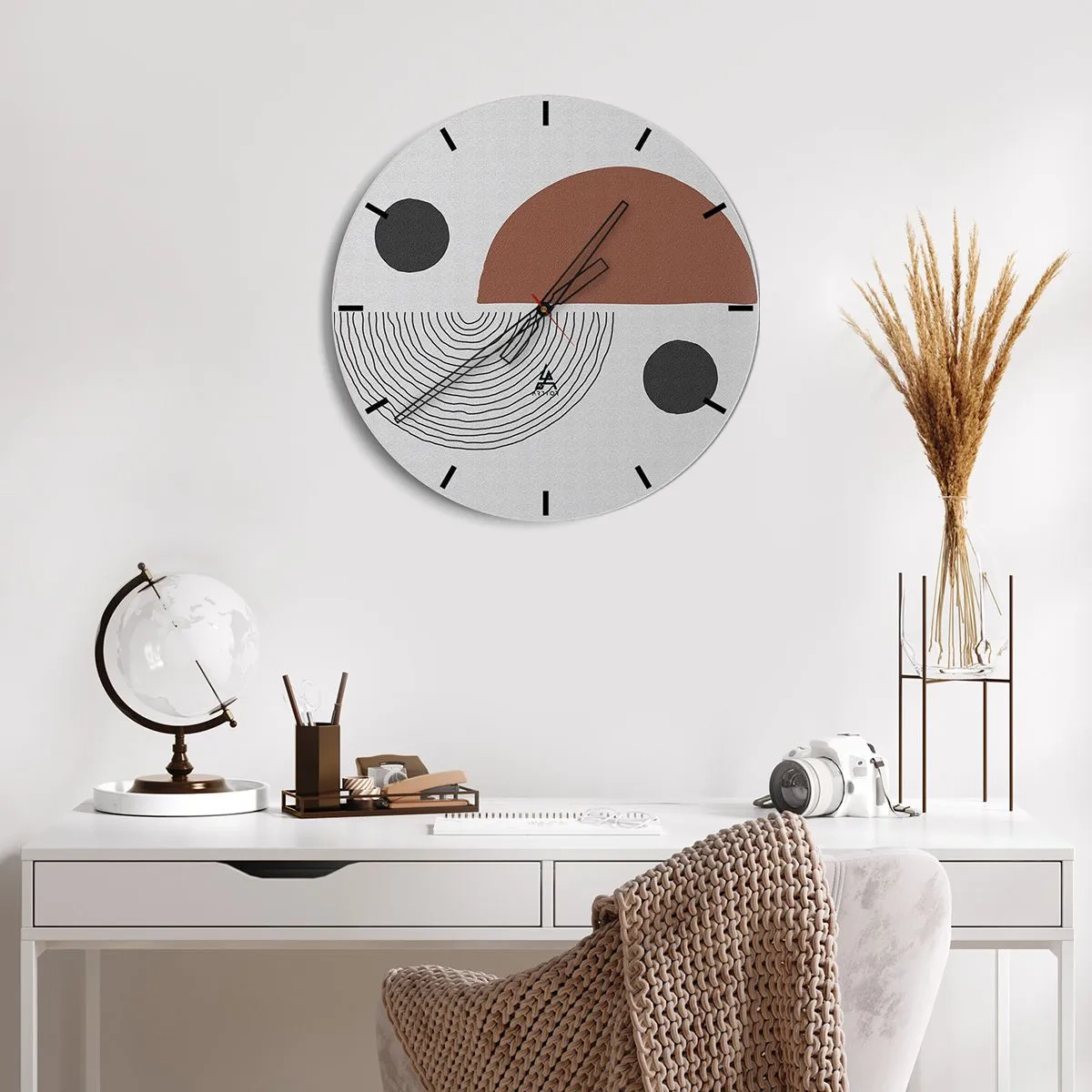 Väggklocka - Klocka på glas - Geometriskt mönster i bruna och svarta nyanser - 30x30cm - Hjulets perfektion - Modern väggdekoration för vardagsrum, kök och sovrum ARTTOR