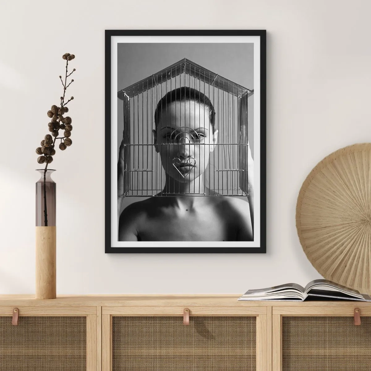 Affisch i svart ram - Något surrealistisk porträtt - 40x50 cm