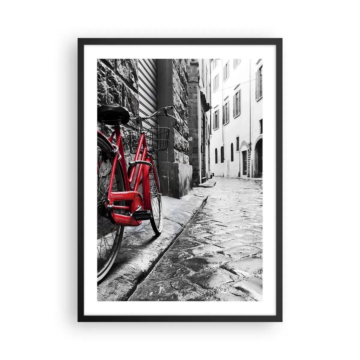 Affisch i svart ram - En röd cykel på en svartvit kullerstensgata - 50x70cm - Den riktiga skönheten åldras inte - Modern väggdekoration för vardagsrum och sovrum ARTTOR