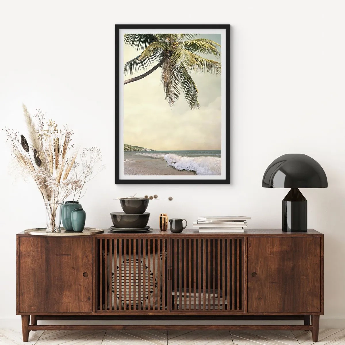 Affisch i svart ram - En palm mot havet - 50x70cm - Tropisk dröm - Modern väggdekoration för vardagsrum och sovrum ARTTOR