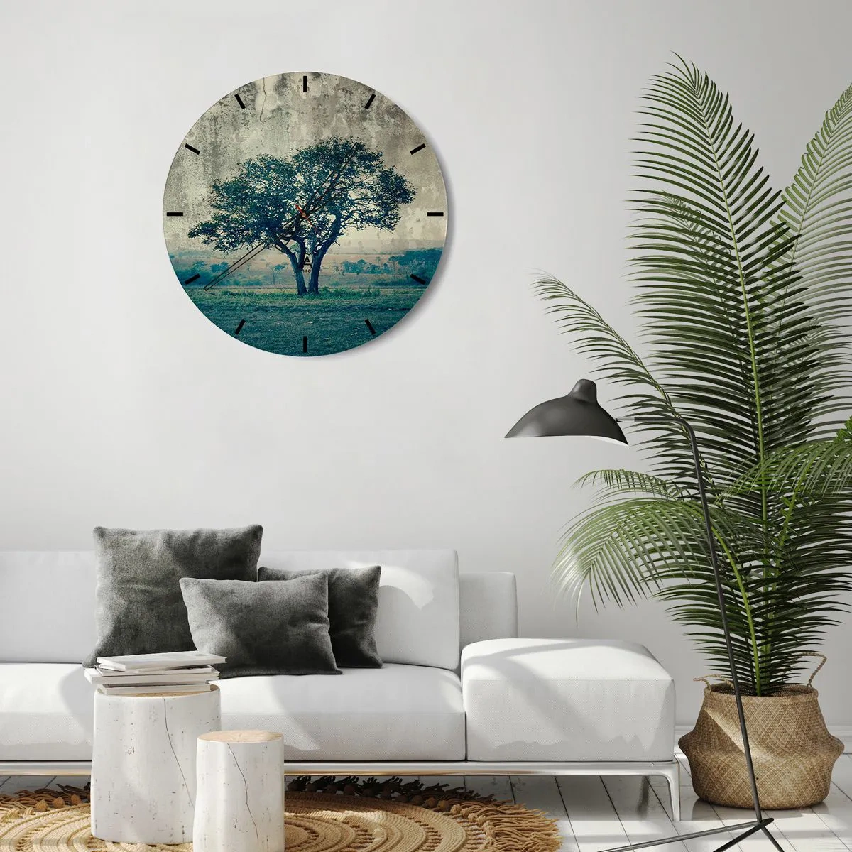 Väggklocka - Klocka på glas - Ett ensamt träd mot ett blått landskap - 30x30cm - Äppelträd på blå betesmark? - Modern väggdekoration för vardagsrum, kök och sovrum ARTTOR