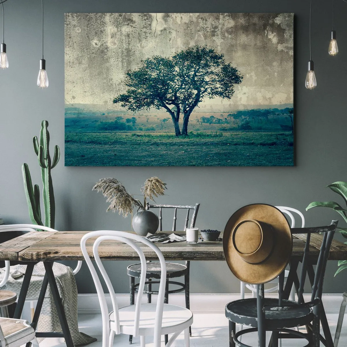 Canvastavla - Bild på duk - Ett ensamt träd mot ett dimmigt landskap - 70x50cm - Äppelträd på blå betesmark? - Modern väggdekoration för vardagsrum och sovrum ARTTOR