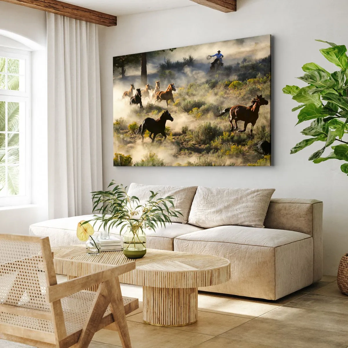 Canvastavla - Bild på duk - En flock vilda hästar galopperar genom damm och vegetation - 70x50cm - Tävlande - frihet eller manlig styrka? - Modern väggdekoration för vardagsrum och sovrum ARTTOR