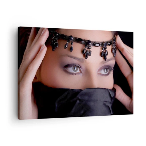 Canvastavla - Bild på duk - Porträtt av en kvinna med dekorativa smycken mot svart bakgrund - 70x50cm - Lockande orientalisk hemlighet - Modern väggdekoration för vardagsrum och sovrum ARTTOR