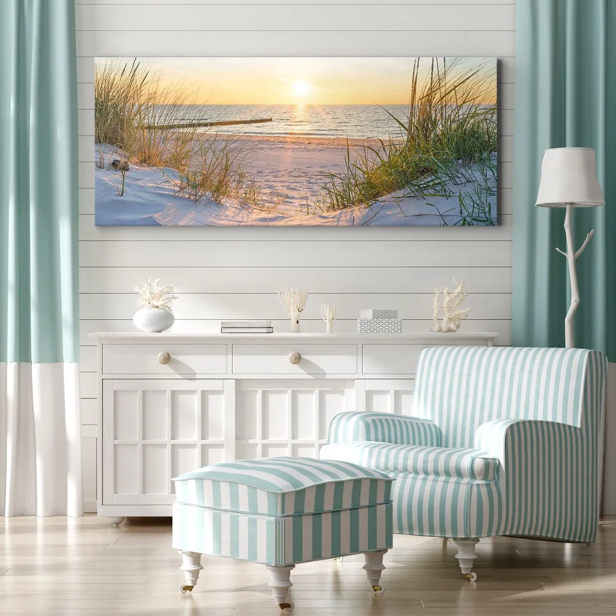 Canvastavla - Bild på duk - Havets brus, fågelsång, tom strand bland träden - 140x50 cm