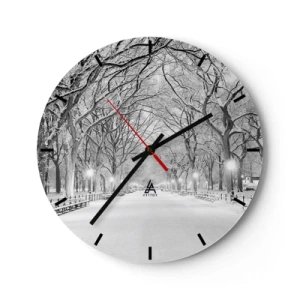 Väggklocka - Klocka på glas - Vinterträdgränd i parken upplyst av lyktor - 30x30cm - De fyra årstiderna - vinter - Modern väggdekoration för vardagsrum, kök och sovrum ARTTOR