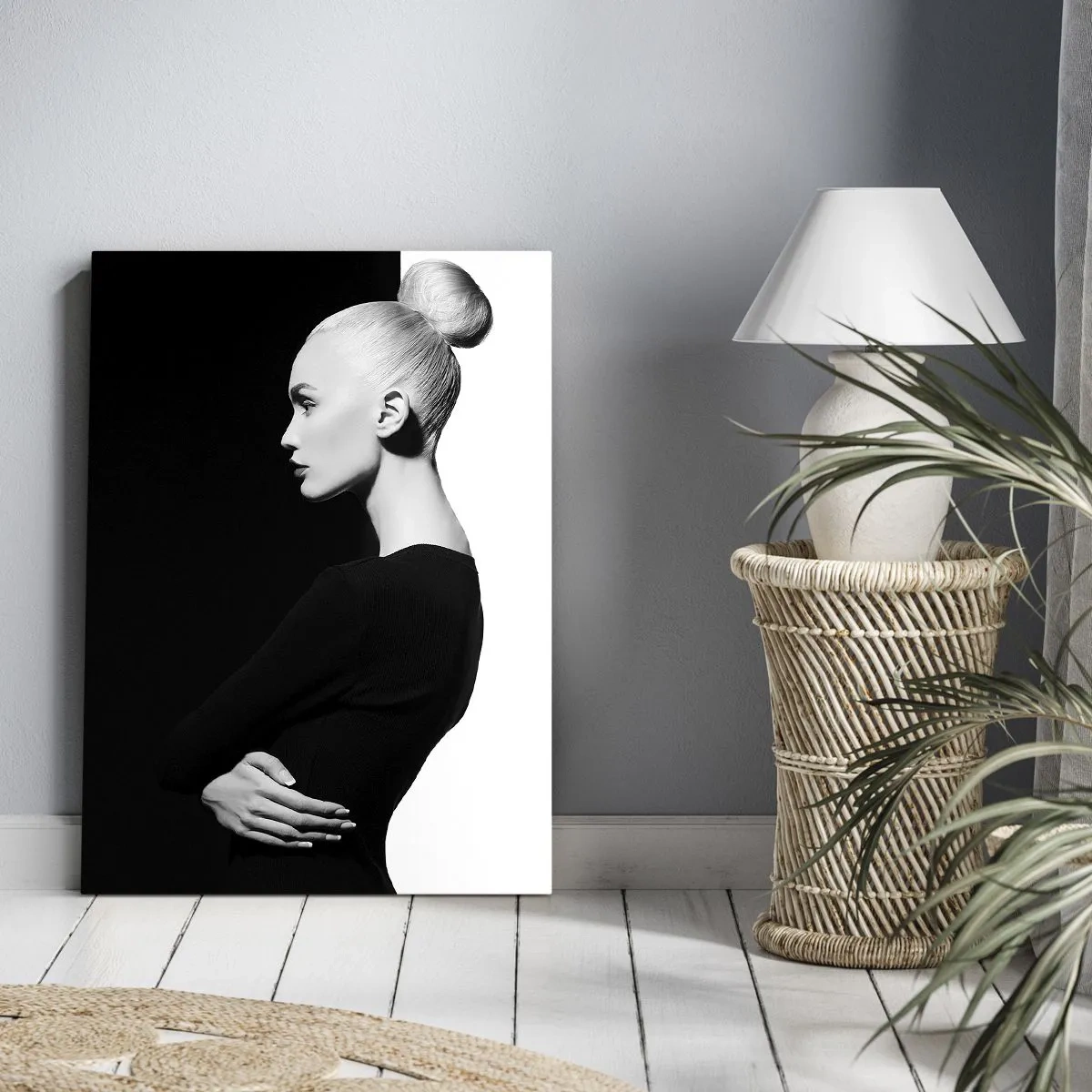 Canvastavla - Bild på duk - Helt enkelt en kvinna - 80x120 cm