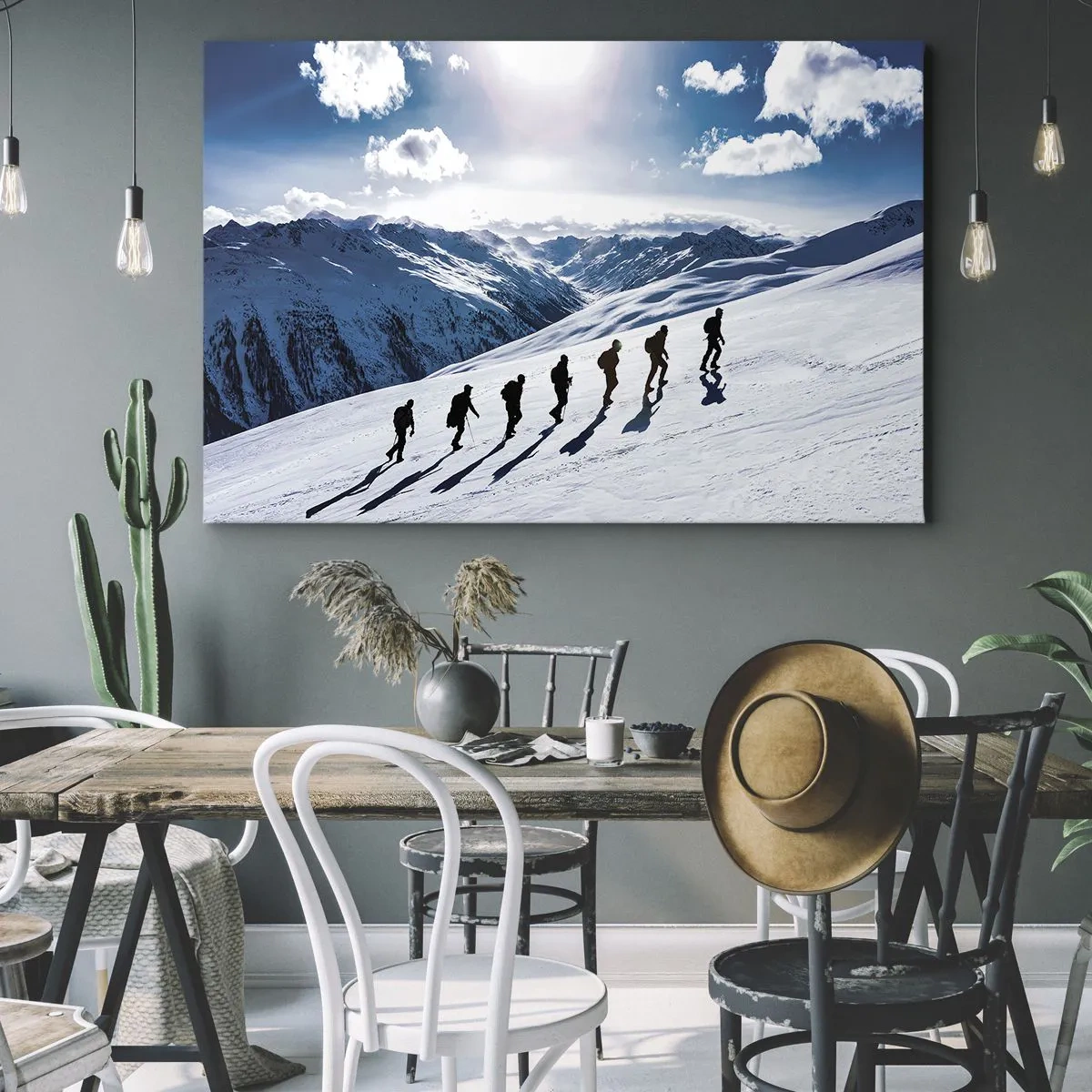 Canvastavla - Bild på duk - En grupp bergsklättrare vandrar uppför en snöig sluttning - 70x50cm - Erövrarnas lag - Modern väggdekoration för vardagsrum och sovrum ARTTOR