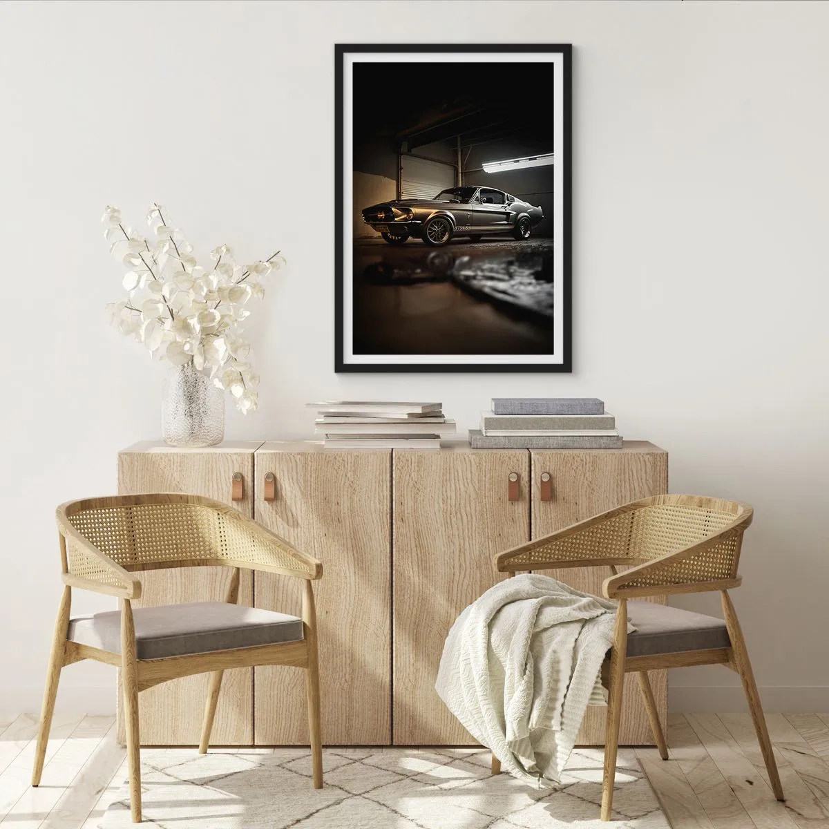 Affisch i svart ram - Klassisk sportbil i garaget - 50x70cm - Tillbaka till det förflutna - Modern väggdekoration för vardagsrum och sovrum ARTTOR