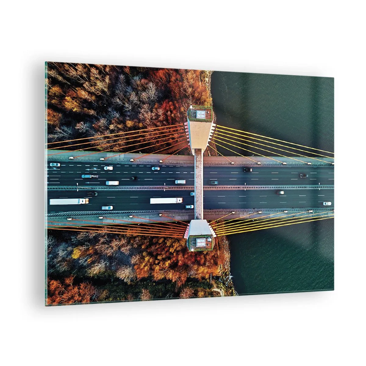 Glastavla - Bild på glas - Flygfoto över bron med ett symmetriskt arrangemang av kablar och bilar - 70x50cm - Bortom vatten, bortom skog - Modern väggdekoration för vardagsrum och sovrum ARTTOR