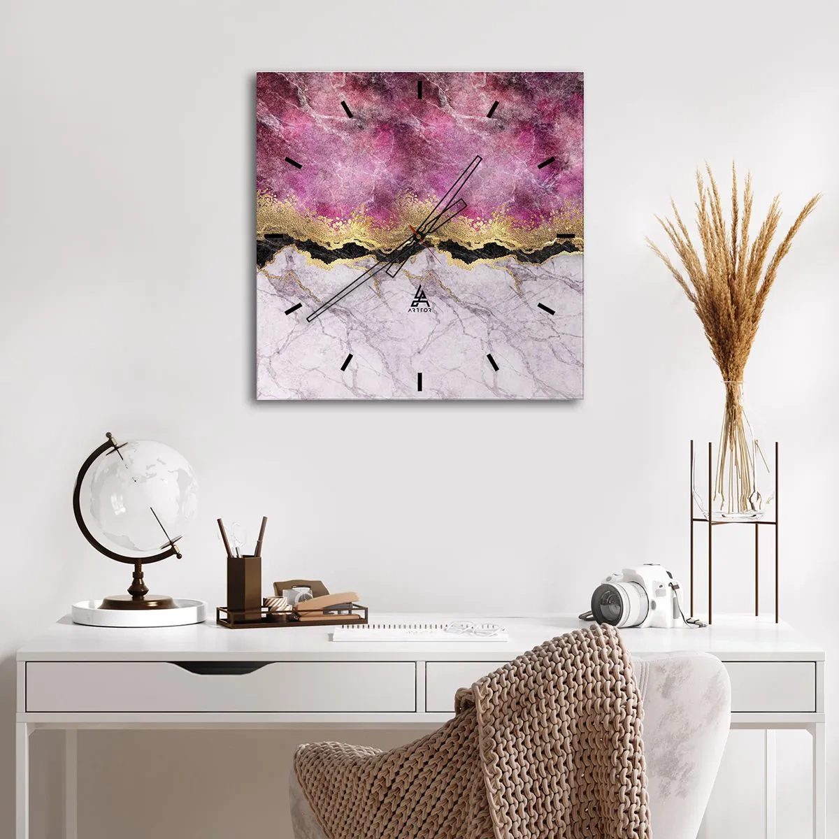 Väggklocka - Klocka på glas - På gränsen - 30x30 cm