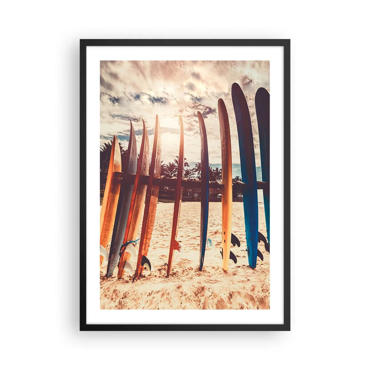 Affisch i svart ram - Färgglada surfbrädor mot bakgrund av en strand och palmer - 50x70cm - God natt, vi ses imorgon - Modern väggdekoration för vardagsrum och sovrum ARTTOR