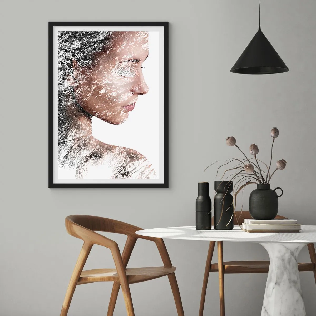 Affisch i svart ram - Dubbelexponeringsporträtt av en kvinna med naturmotiv - 50x70cm - Skogens ande - Modern väggdekoration för vardagsrum och sovrum ARTTOR