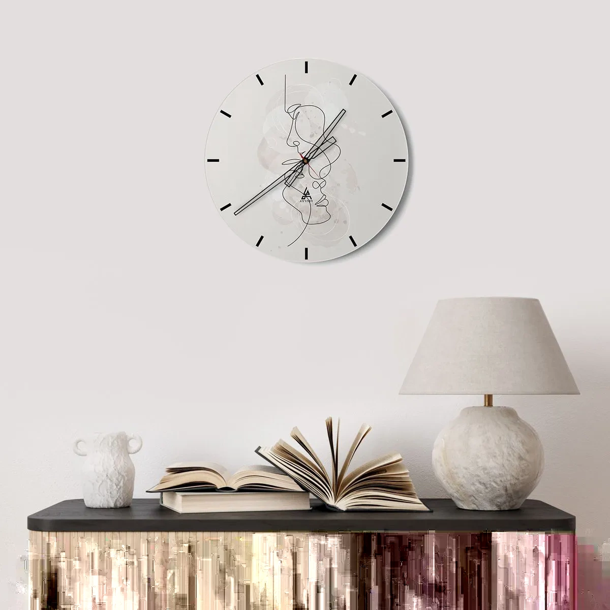 Väggklocka - Klocka på glas - Tilltrasslade i famn - 30x30 cm