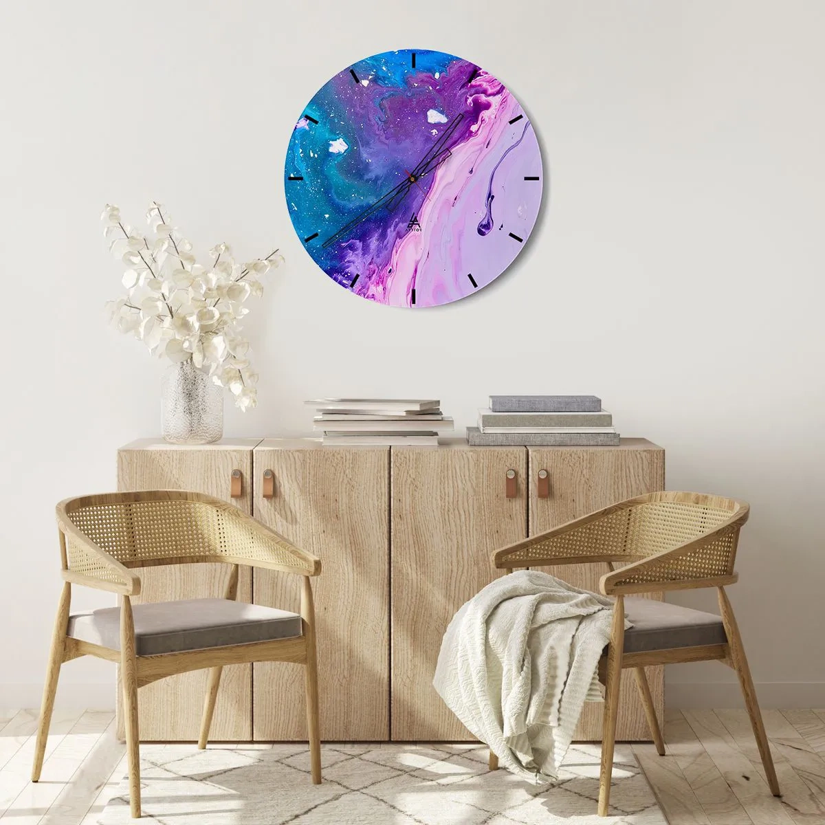 Väggklocka - Klocka på glas - Abstrakta färger i nyanser av lila och blått - 30x30cm - Yin och yang - Modern väggdekoration för vardagsrum, kök och sovrum ARTTOR
