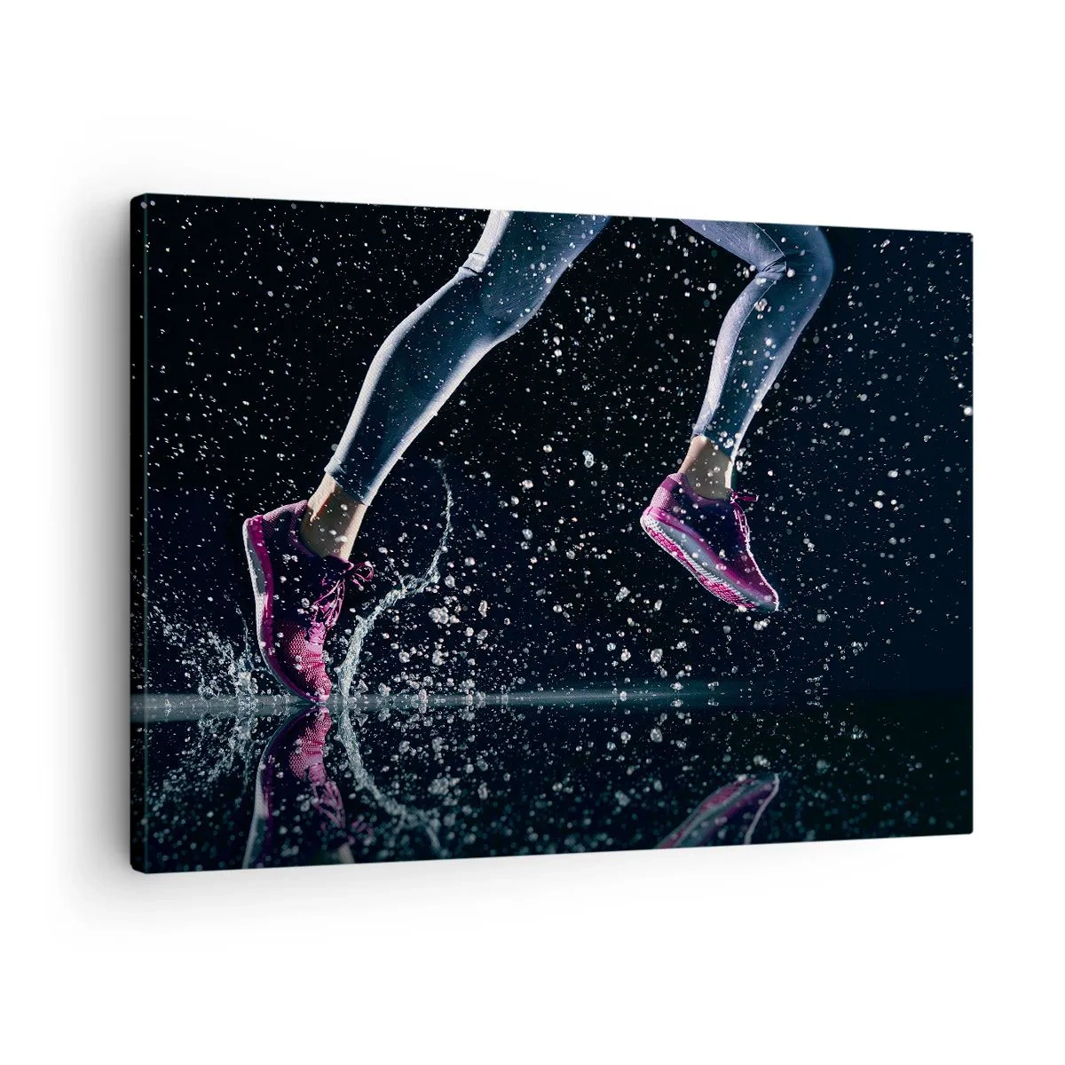Canvastavla - Bild på duk - En dynamisk bild av en löprunda i regnet mot en svart bakgrund - 70x50cm - Med all kraft i benen - Modern väggdekoration för vardagsrum och sovrum ARTTOR