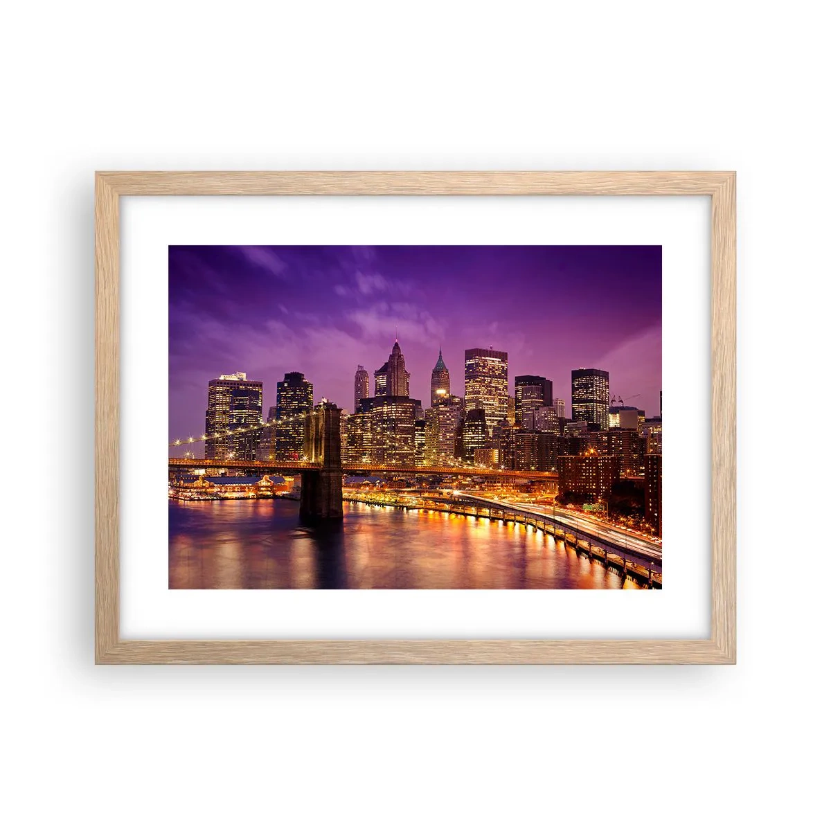 Affisch i ram av ljusek - Manhattan i violett och guld - 40x30 cm