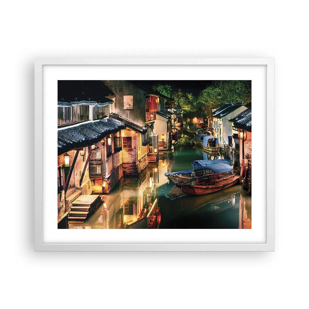 Affisch i vit ram - En kväll på kinesisk gata - 50x40 cm