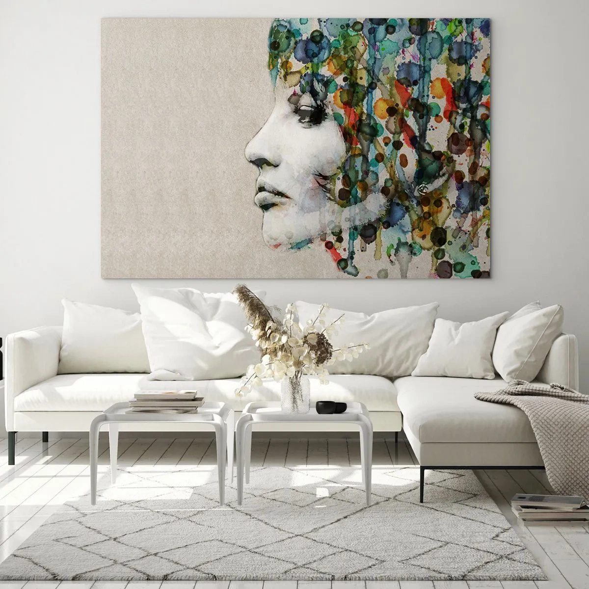 Glastavla - Bild på glas - Porträtt av en kvinna med abstrakta färgaccenter - 70x50cm - Uppstånden ur glädje - Modern väggdekoration för vardagsrum och sovrum ARTTOR