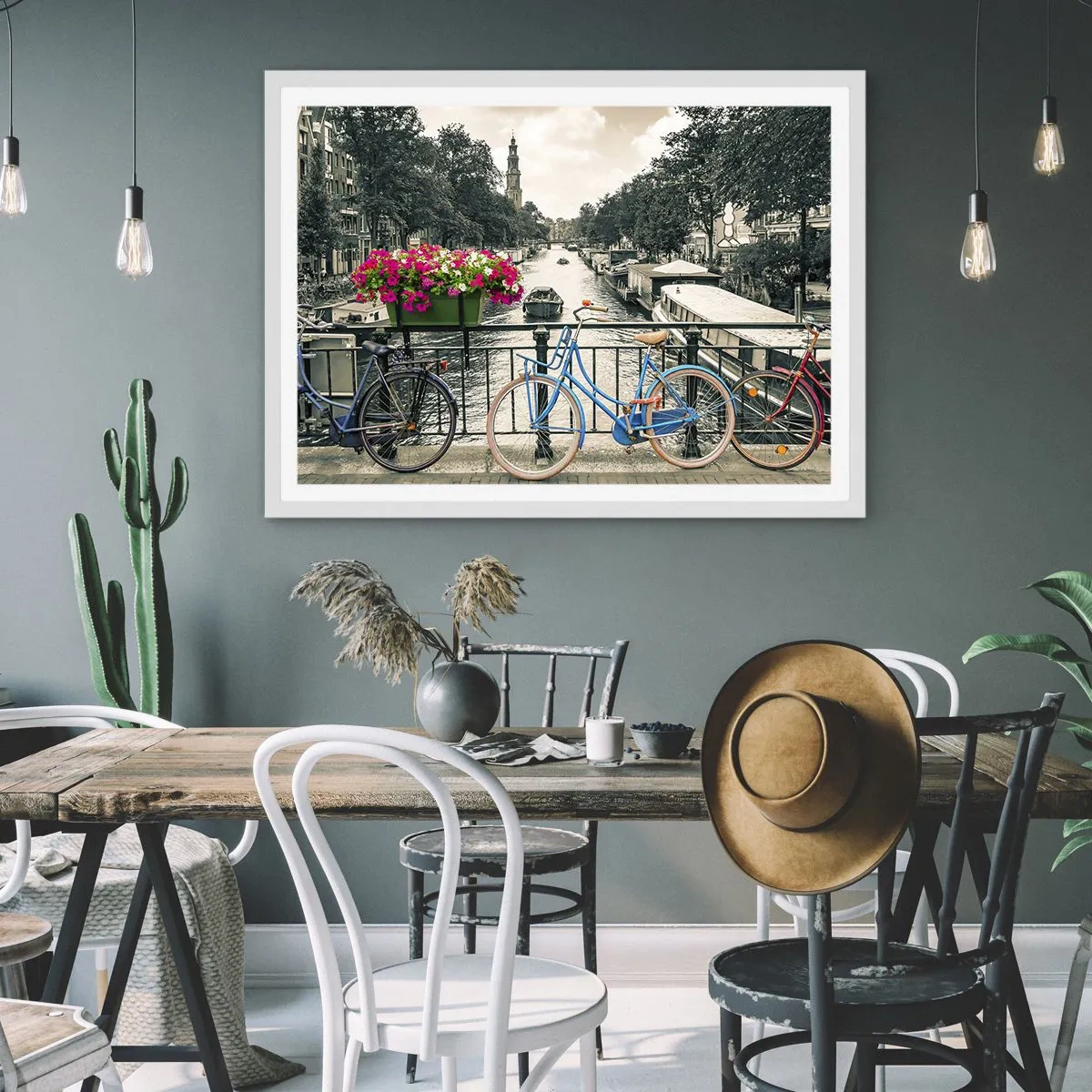 Affisch i vit ram - En Amsterdams gatas färger - 70x50 cm