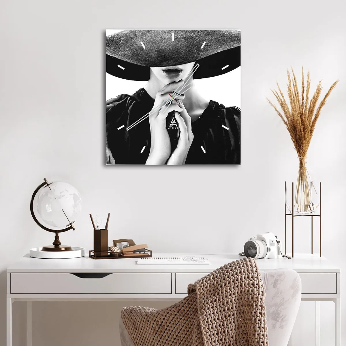 Väggklocka - Klocka på glas - Dold skönhet - 30x30 cm