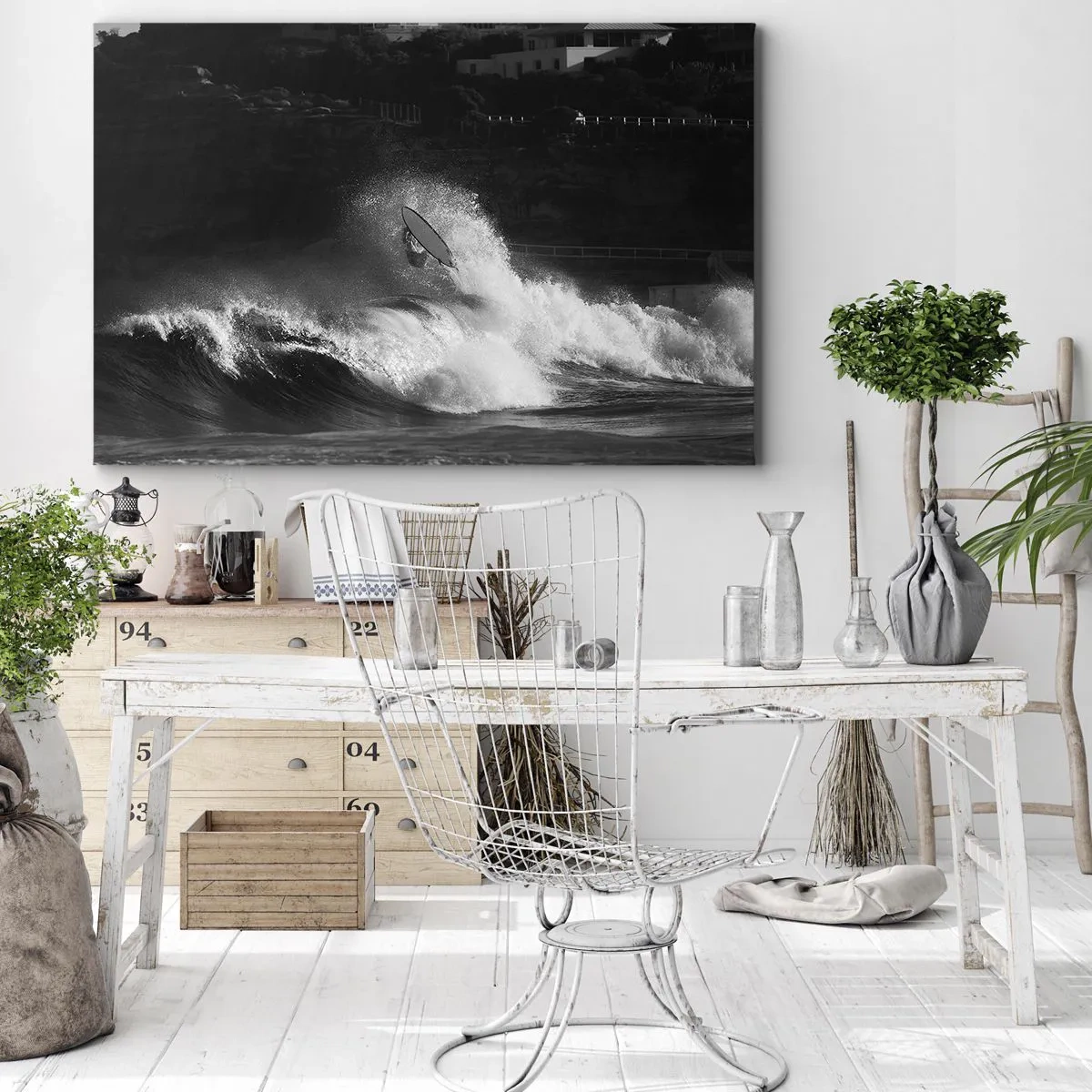 Canvastavla - Bild på duk - En surfare som rider på en våg i monokrom - 70x50cm - Utmaning accepterad! - Modern väggdekoration för vardagsrum och sovrum ARTTOR
