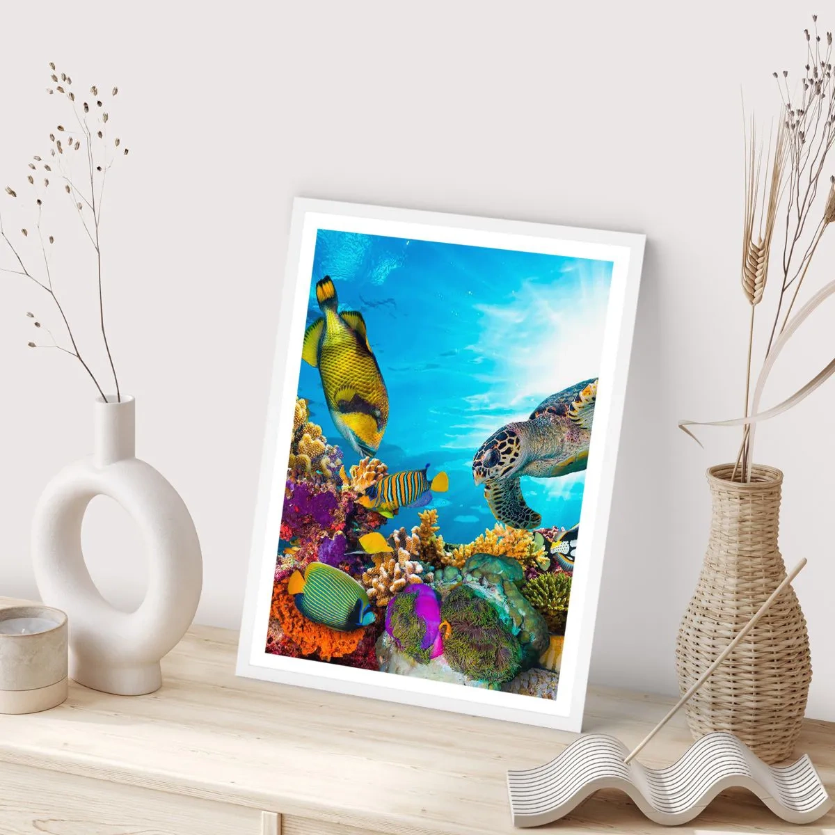 Affisch i vit ram - Korallpromenad - 70x100 cm