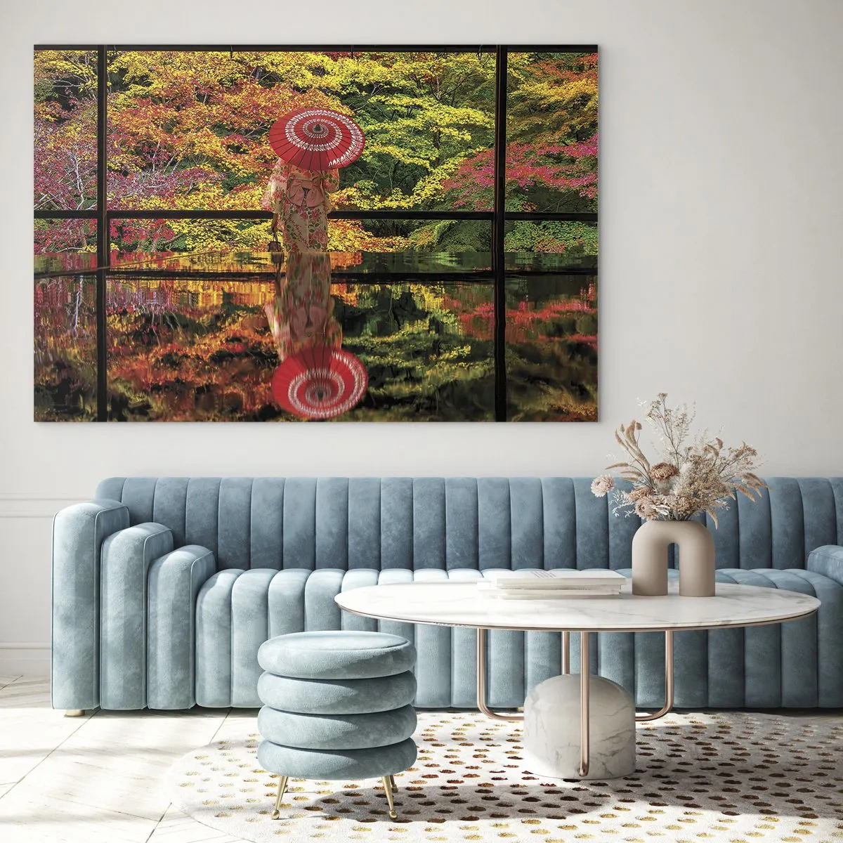 Glastavla - Bild på glas - En kvinna i kimono med paraply mot ett höstlandskap, speglat i vattnet. - 70x50cm - I naturens tempel - Modern väggdekoration för vardagsrum och sovrum ARTTOR