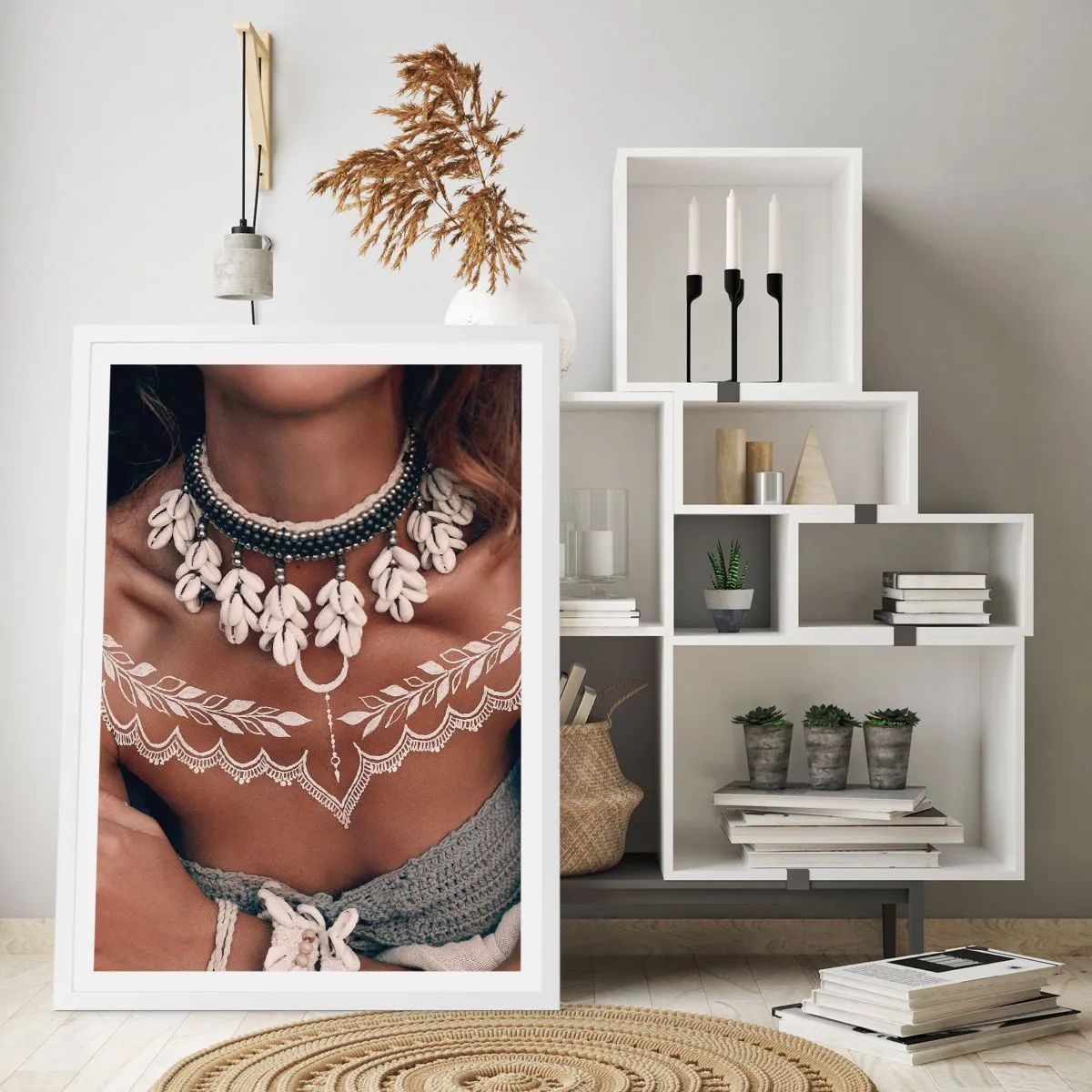 Affisch i vit ram - Kvinnlighetens talismaner, ritualer - 61x91 cm