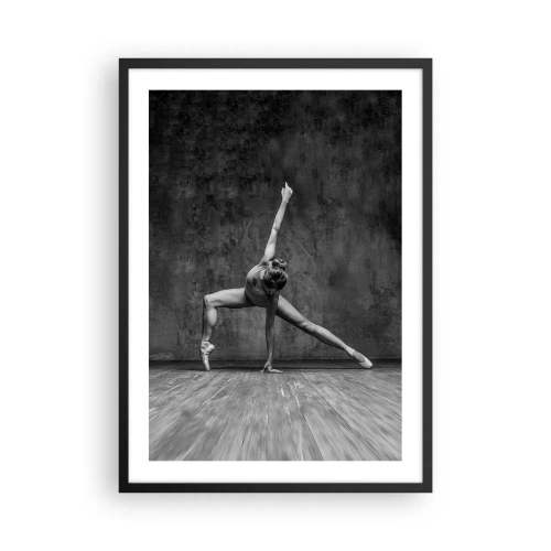Affisch i svart ram - En svartvit ballerina i dynamisk pose mot en rå vägg. - 50x70cm - Balansens ideal - Modern väggdekoration för vardagsrum och sovrum ARTTOR