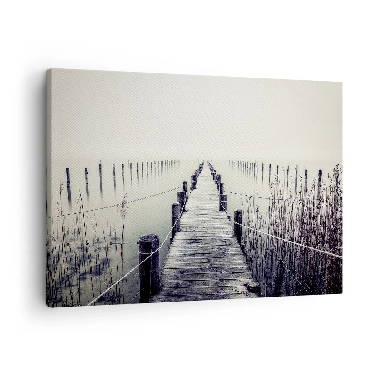 Canvastavla - Bild på duk - En träbro som leder in i ett dimmigt utrymme - 70x50cm - Fördjupa dig i frid - Modern väggdekoration för vardagsrum och sovrum ARTTOR