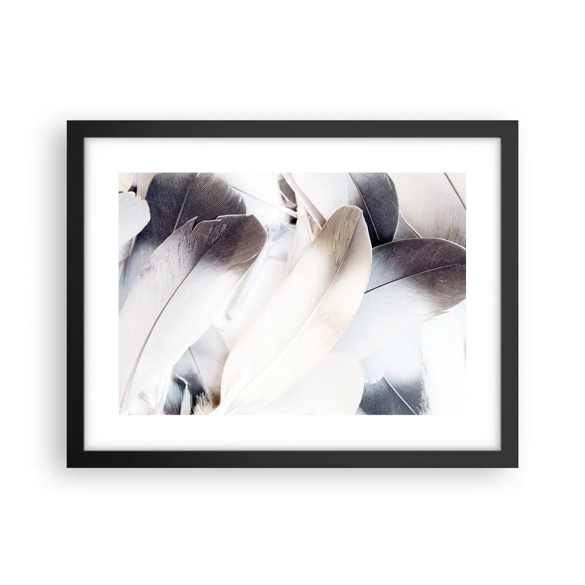 Affisch i svart ram - Nästan änglalik - 40x30 cm