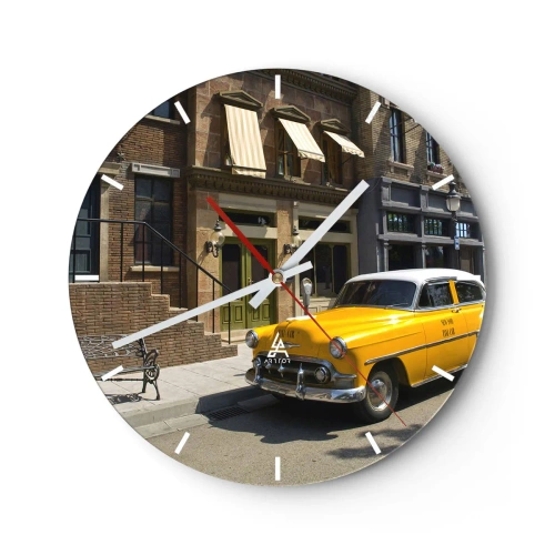 Väggklocka - Klocka på glas - En gul taxi framför en elegant byggnad - 30x30cm - Once Upon a Time in America - Modern väggdekoration för vardagsrum, kök och sovrum ARTTOR