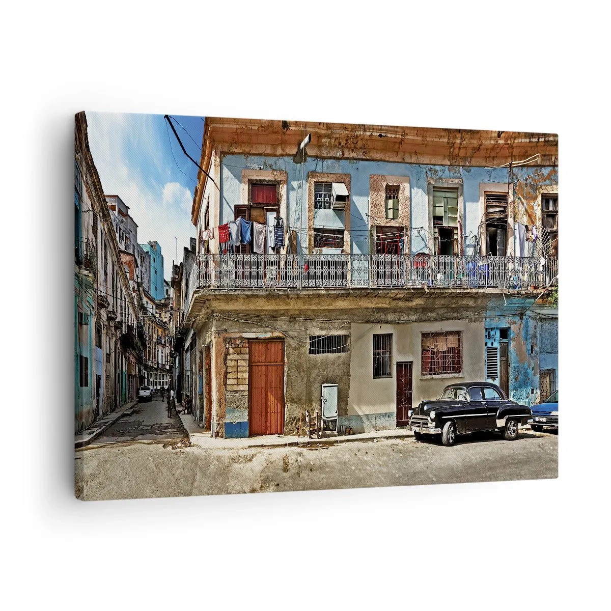 Canvastavla - Bild på duk - Färgglada hyreshus och en klassisk bil i stadslandskapet - 70x50cm - Havana stämning - Modern väggdekoration för vardagsrum och sovrum ARTTOR